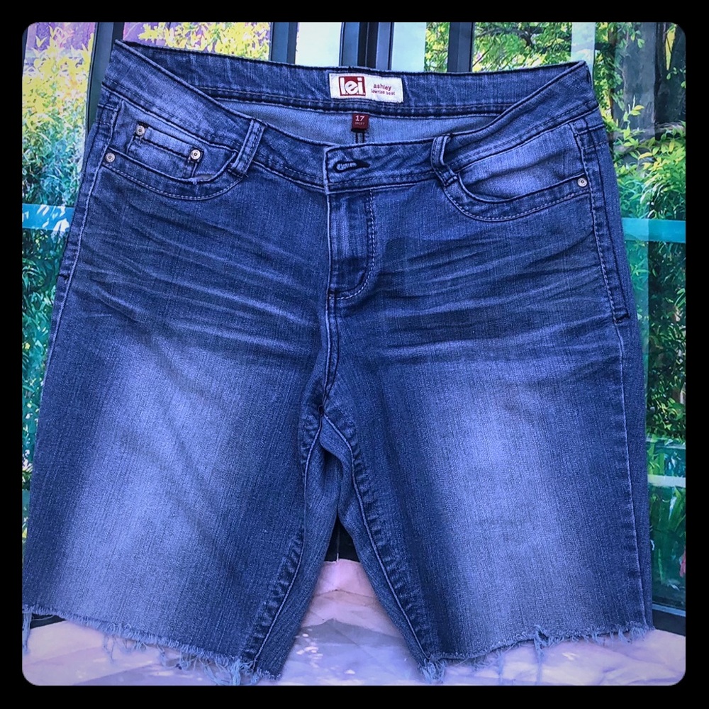 Juniors LEI jean shorts - size 17